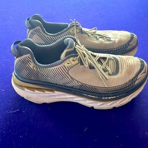Mens Hoka One One - size 11 2E